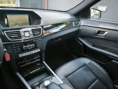 Mercedes-Benz E 250 2013 - 12950 EUR, 369000 km - AUTO.MOTO.pt - 369000km - foto 26 de 41