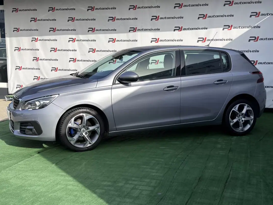 Peugeot 308 2020 - 12990 EUR, 128157 km - AUTO.MOTO.pt - 128157km - foto 3 de 13