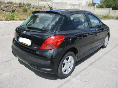 Peugeot 207 2007 - 4500 EUR, 180000 km - AUTO.MOTO.pt - 180000km - foto 6 de 11