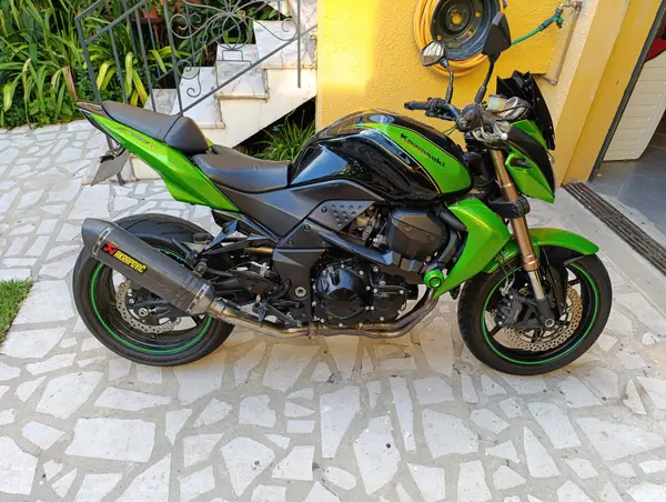 Kawasaki Z750R R 2011 Petrol — 38 000 km · Braga Kawasaki Z750R R 2011 Petrol