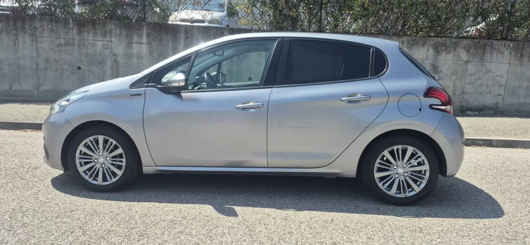 Peugeot 208 2019 - 10750 EUR, 107000 km - 107000km - foto 4 de 29