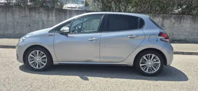 Peugeot 208 2019 - 10750 EUR, 107000 km - AUTO.MOTO.pt - 107000km - foto 4 de 29