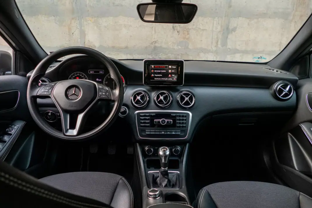Mercedes-Benz A 180 2013 - 10990 EUR, 215000 km - AUTO.MOTO.pt - 215000km - foto 14 de 34