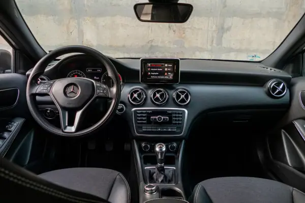 Mercedes-Benz A 180 2013 - 10990 EUR, 215000 km - AUTO.MOTO.pt - 215000km - foto 14 de 34