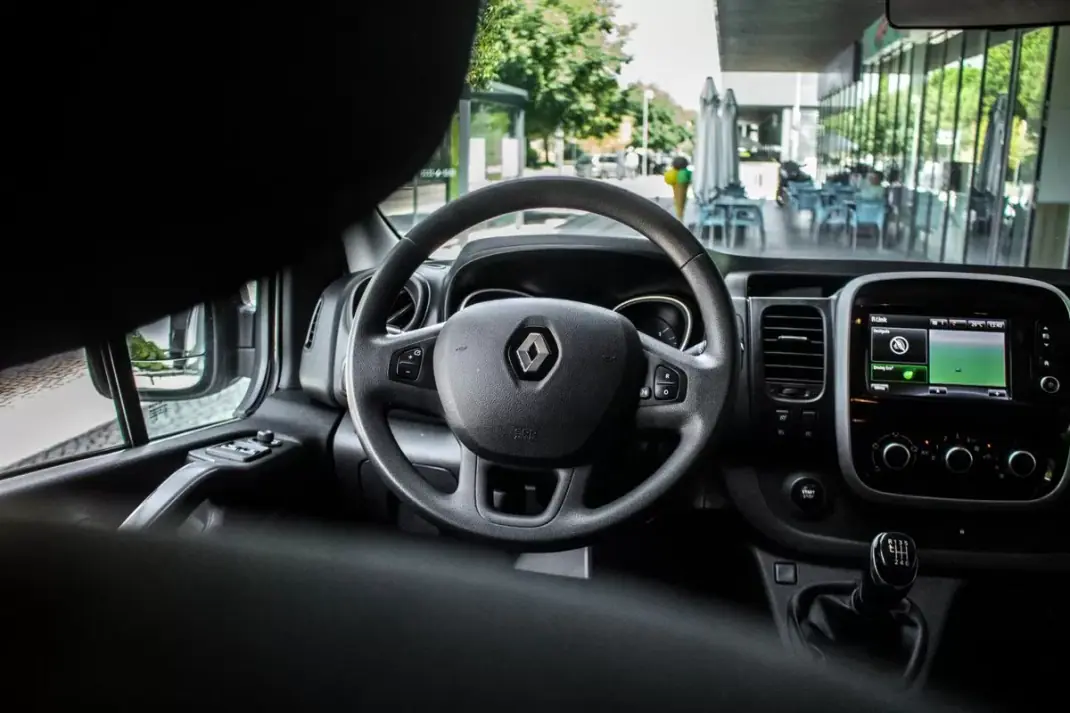 Renault Trafic 2020 - 28990 EUR, 126359 km - AUTO.MOTO.pt - 126359km - foto 34 de 41