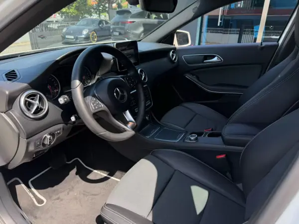 Mercedes-Benz A 180 2017 - 17900 EUR, 145000 km - AUTO.MOTO.pt - 145000km - foto 8 de 14