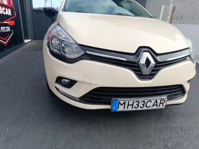 Renault Clio 2017 - 10900 EUR, 135702 km - AUTO.MOTO.pt - 135702km - foto 4 de 22
