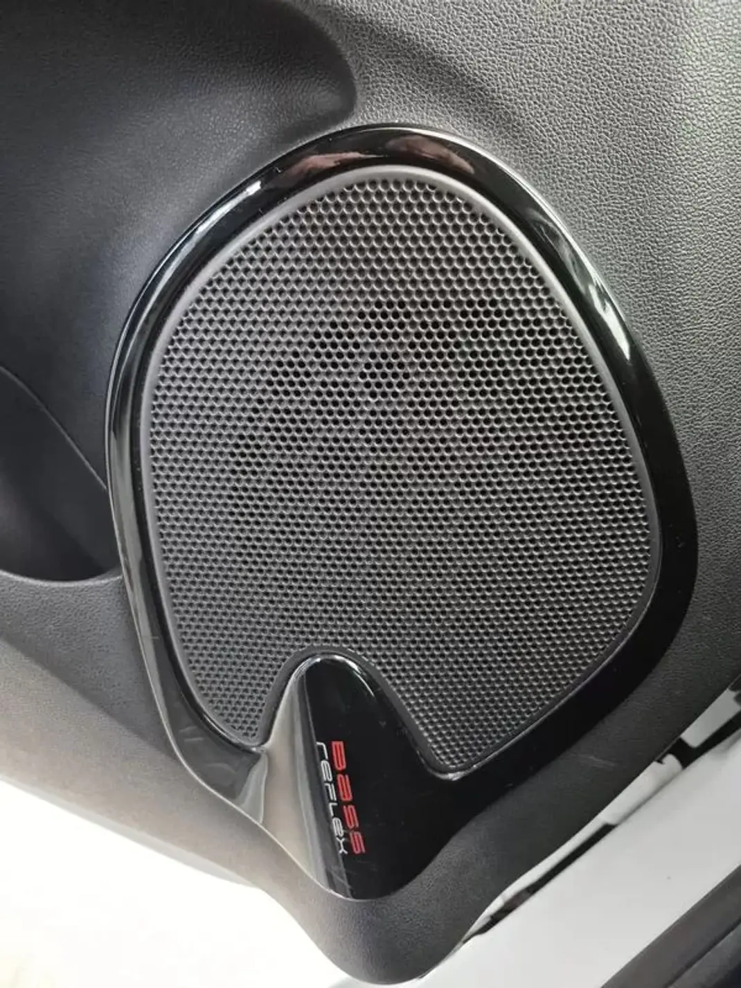 Renault Clio Sport Tourer 2018 - 11250 EUR, 87756 km - AUTO.MOTO.pt - 87756km - foto 30 de 30