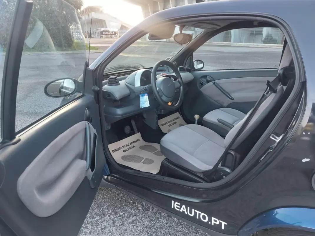 Smart Fortwo Cabrio 2006 - 3890 EUR, 292779 km - AUTO.MOTO.pt - 292779km - foto 12 de 19