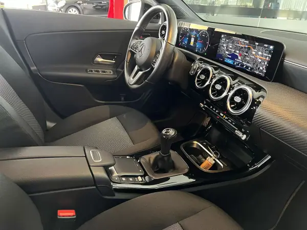 Mercedes-Benz CLA 180 2020 - 24600 EUR, 100563 km - AUTO.MOTO.pt - 100563km - foto 21 de 25