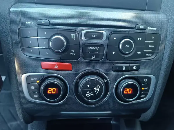 Citroën C4 2015 - 10500 EUR, 53000 km - AUTO.MOTO.pt - 53000km - foto 30 de 37