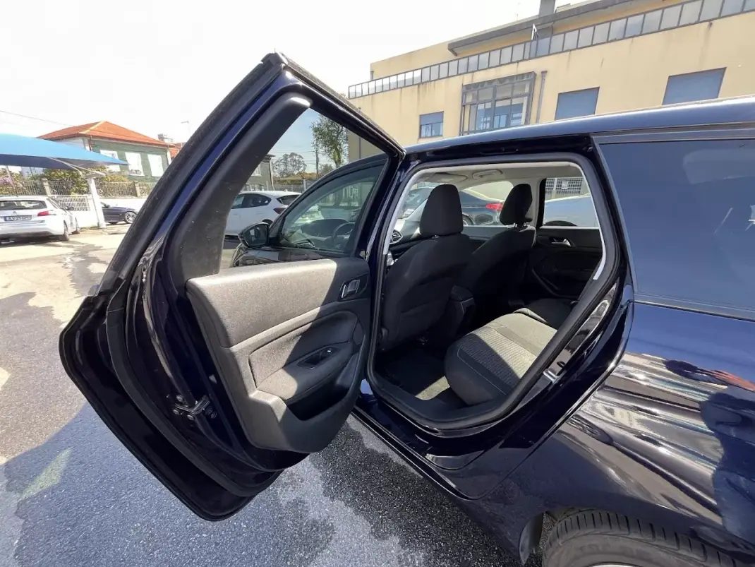 Peugeot 308 SW 2018 - 9950 EUR, 219000 km - AUTO.MOTO.pt - 219000km - foto 33 de 40