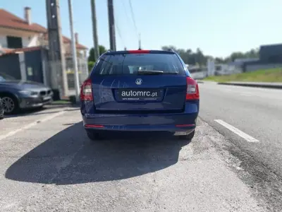 Skoda Octavia Break 2010 - 5900 EUR, 183792 km - AUTO.MOTO.pt - 183792km - foto 11 de 35