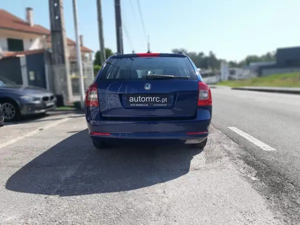 Skoda Octavia Break 2010 - 5900 EUR, 183792 km - AUTO.MOTO.pt - 183792km - foto 11 de 35