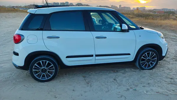 Fiat 500L 2019 - 10950 EUR, 102000 km - AUTO.MOTO.pt - 102000km - foto 5 de 13