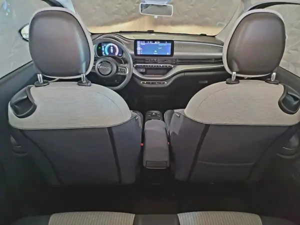 Fiat 500e C 2022 - 28990 EUR, 7468 km - AUTO.MOTO.pt - 7468km - foto 33 de 54