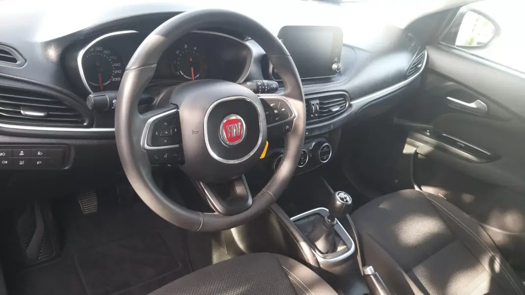 Fiat Tipo Station Wagon 2020 - 14350 EUR, 60939 km - AUTO.MOTO.pt - 60939km - foto 2 de 34