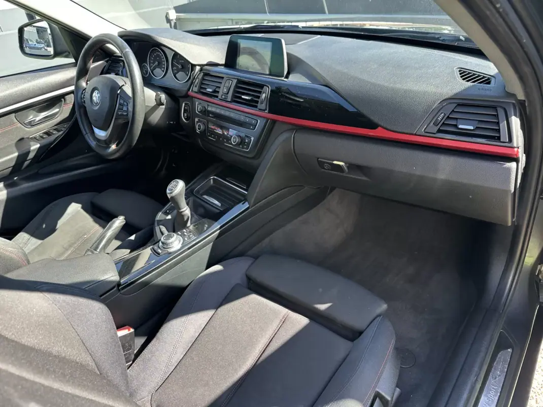 BMW 318 2014 - 11900 EUR, 250000 km - 250000km - foto 32 de 60