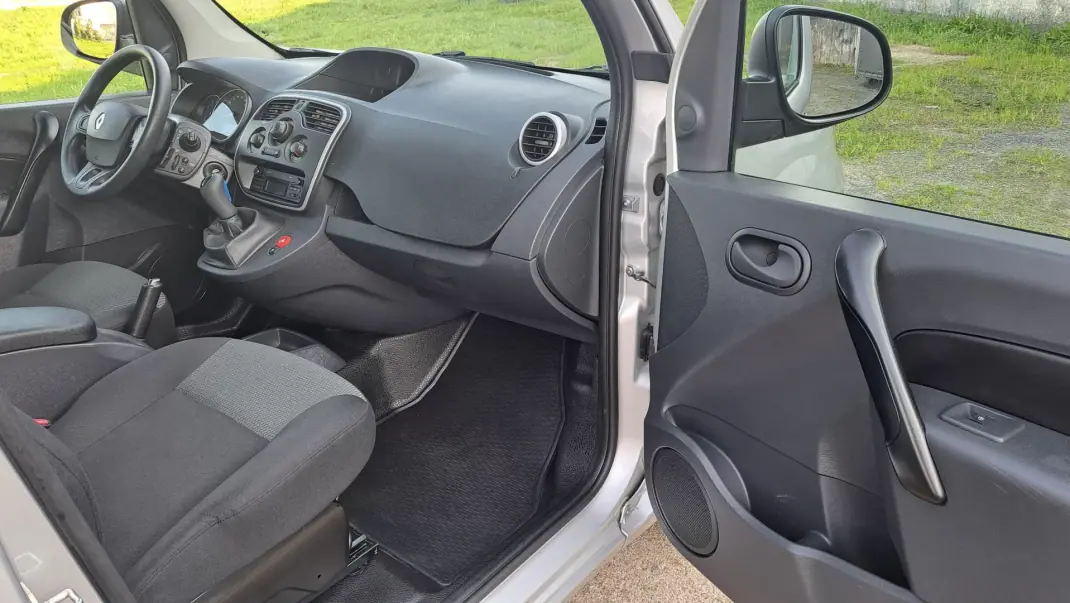 Renault 2019 - 19900 EUR, 100835 km - AUTO.MOTO.pt - 100835km - foto 12 de 28