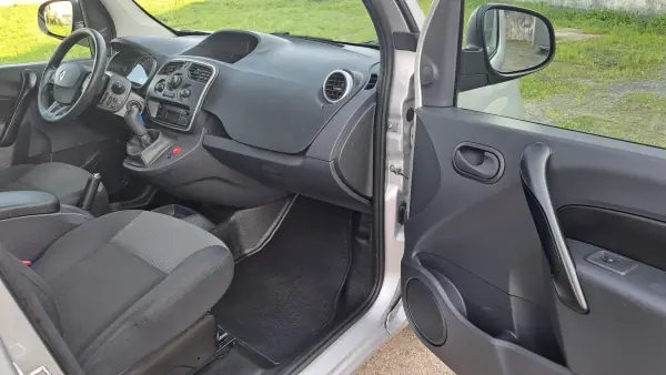Renault 2019 - 19900 EUR, 100835 km - AUTO.MOTO.pt - 100835km - foto 12 de 28