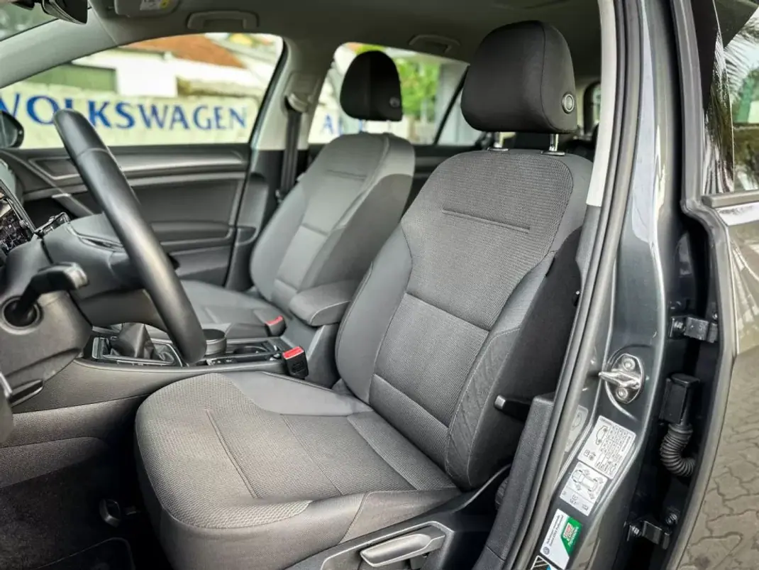 Volkswagen Golf 2019 - 16990 EUR, 165000 km - AUTO.MOTO.pt - 165000km - foto 7 de 12