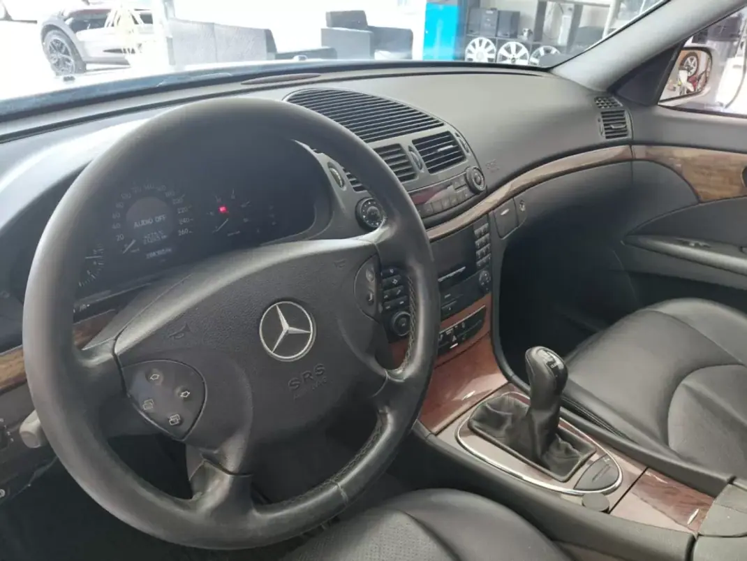 Mercedes-Benz E 220 2002 - 7600 EUR, 280000 km - 280000km - foto 10 de 15