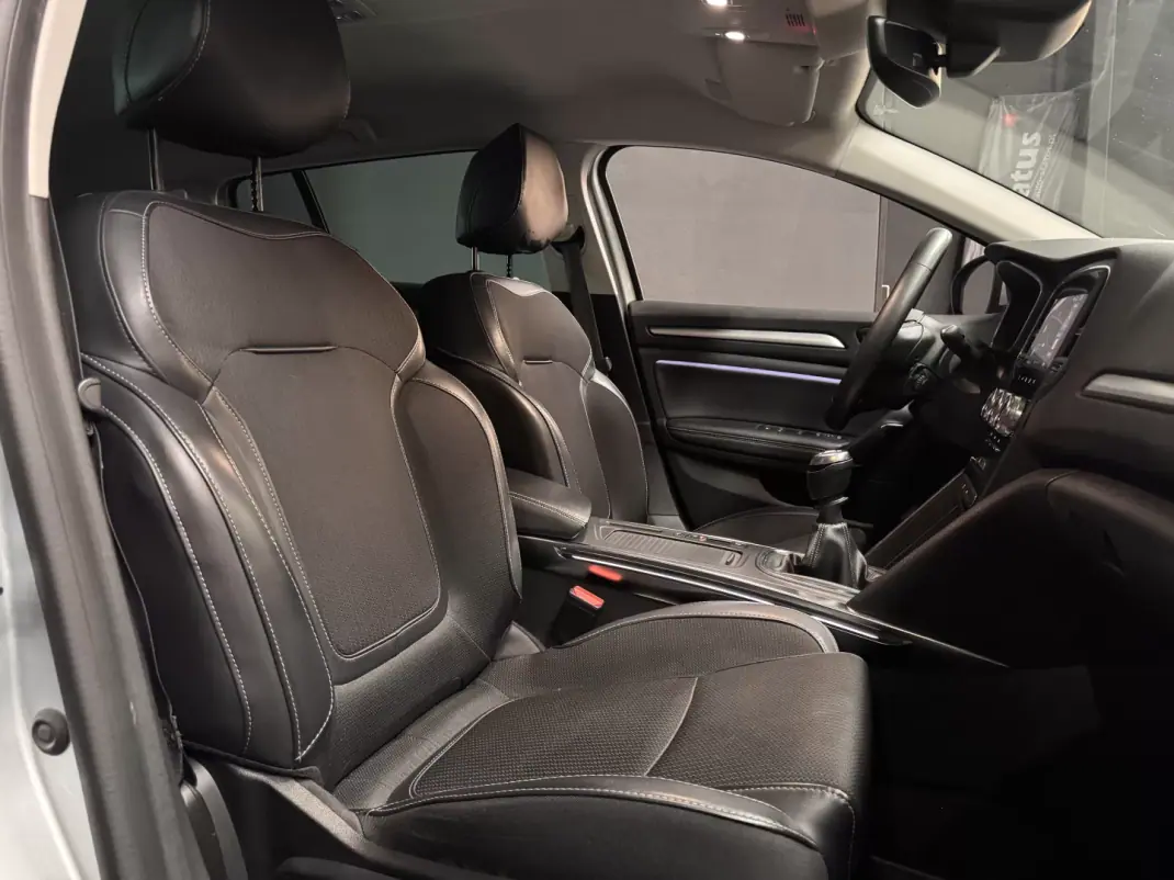 Renault Mégane Sport Tourer 2021 - 14990 EUR, 171050 km - AUTO.MOTO.pt - 171050km - foto 31 de 32