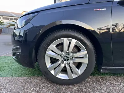 Peugeot 308 SW 2015 - 12900 EUR, 140000 km - AUTO.MOTO.pt - 140000km - foto 22 de 64