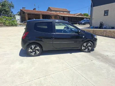 Renault Twingo 2014 - 6490 EUR, 93204 km - AUTO.MOTO.pt - 93204km - foto 14 de 17