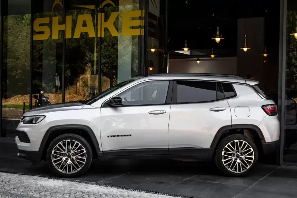 Jeep Compass 2023 - 25490 EUR, 87819 km - AUTO.MOTO.pt - 87819km - foto 2 de 47