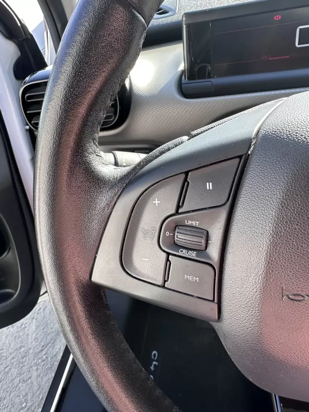 Citroën C4 Cactus 2020 - 11900 EUR, 150000 km - AUTO.MOTO.pt - 150000km - foto 21 de 37