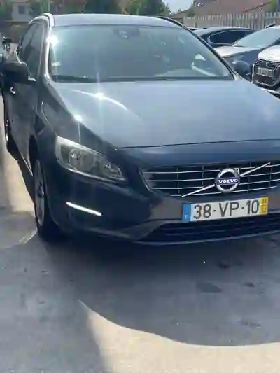 Volvo V60 2014 - 7750 EUR, 220000 km - AUTO.MOTO.pt - 220000km - foto 2 de 13