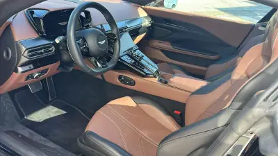 Aston Martin 2025 - 285000 EUR, 6000 km - AUTO.MOTO.pt - 6000km - foto 2 de 5