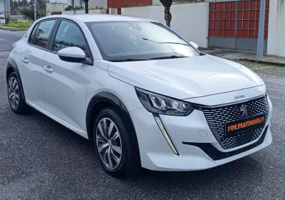 Peugeot e-208 2021 - 14490 EUR, 57700 km - AUTO.MOTO.pt - 57700km - foto 3 de 17