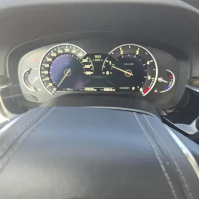 BMW 520 Gran Turismo 2018 - 24900 EUR, 178000 km - AUTO.MOTO.pt - 178000km - foto 6 de 12
