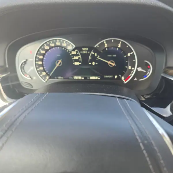 BMW 520 Gran Turismo 2018 - 24900 EUR, 178000 km - AUTO.MOTO.pt - 178000km - foto 6 de 12