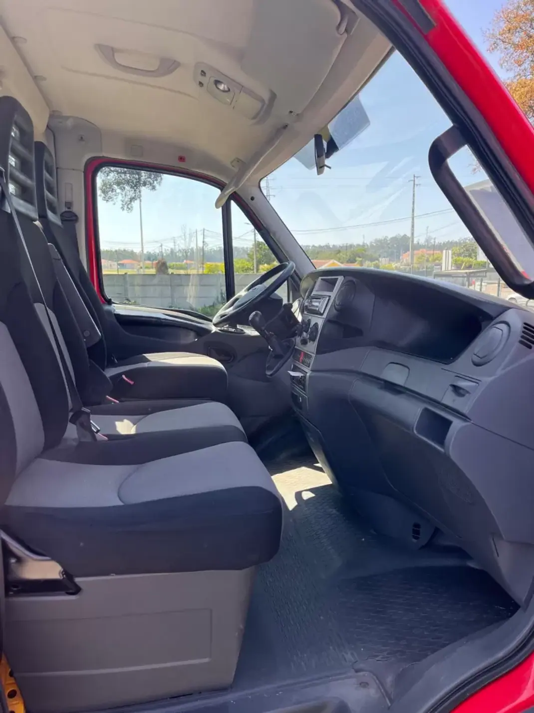 Iveco 2010 - 13250 EUR, 123000 km - AUTO.MOTO.pt - 123000km - foto 7 de 11