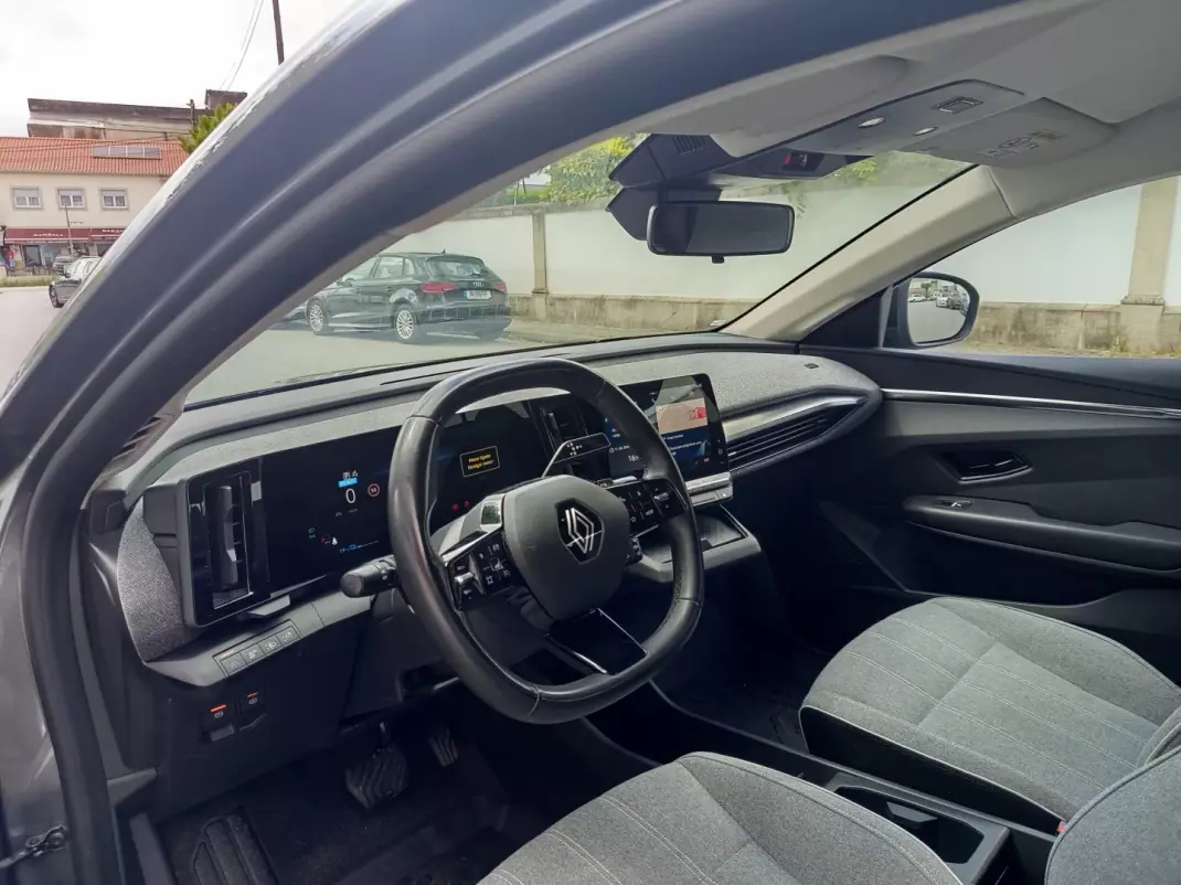 Renault Mégane E-Tech 2022 - 20490 EUR, 95500 km - AUTO.MOTO.pt - 95500km - foto 12 de 19
