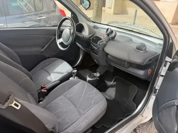 Smart Fortwo Cabrio 2004 - 4250 EUR, 122000 km - AUTO.MOTO.pt - 122000km - foto 18 de 29