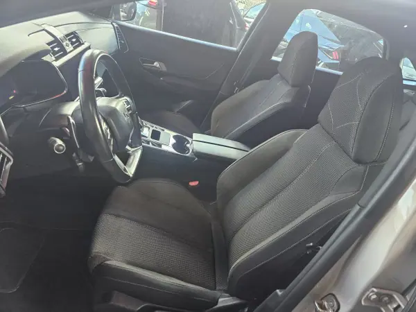 DS DS7 Crossback 2023 - 21999 EUR, 151000 km - AUTO.MOTO.pt - 151000km - foto 7 de 9
