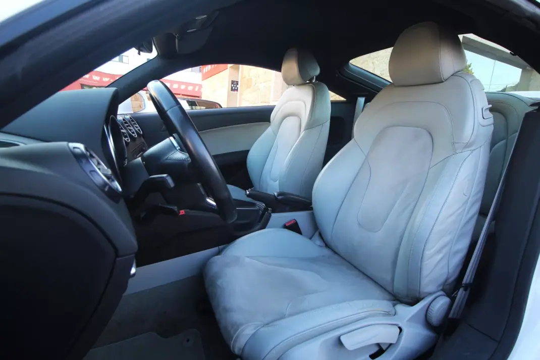Audi TT Coupé 2014 - 16990 EUR, 211300 km - AUTO.MOTO.pt - 211300km - foto 13 de 22