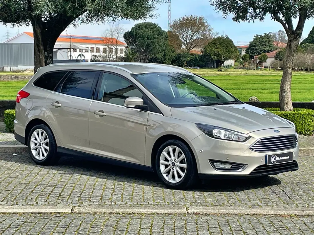Ford Focus SW 2017 - 7750 EUR, 243000 km - AUTO.MOTO.pt - 243000km - foto 4 de 39