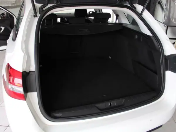 Peugeot 308 SW 2016 - 8900 EUR, 350824 km - AUTO.MOTO.pt - 350824km - foto 16 de 16