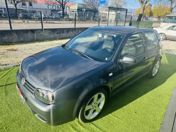 Volkswagen Golf 2001 - 7999 EUR, 269000 km - AUTO.MOTO.pt - 269000km - foto 5 de 30