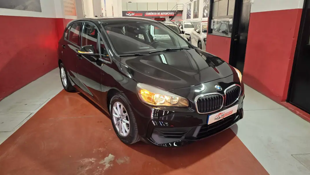 BMW 216 Active Tourer 2018 - 16890 EUR, 83598 km - AUTO.MOTO.pt - 83598km - foto 1 de 44