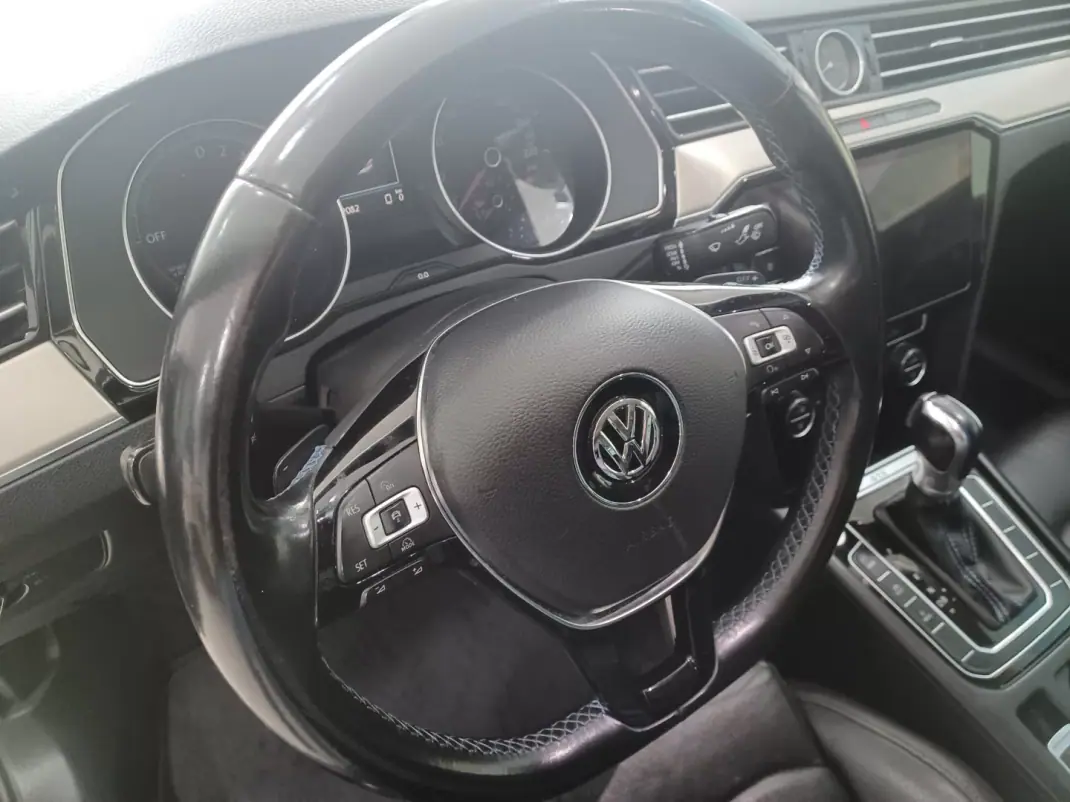 Volkswagen Passat 2017 - 19390 EUR, 112082 km - AUTO.MOTO.pt - 112082km - foto 11 de 40