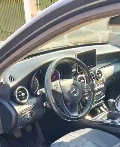 Mercedes-Benz C 180 2015 - 14500 EUR, 230000 km - AUTO.MOTO.pt - 230000km - foto 2 de 13