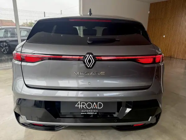 Renault Mégane E-Tech 2023 - 25500 EUR, 58000 km - AUTO.MOTO.pt - 58000km - foto 48 de 121
