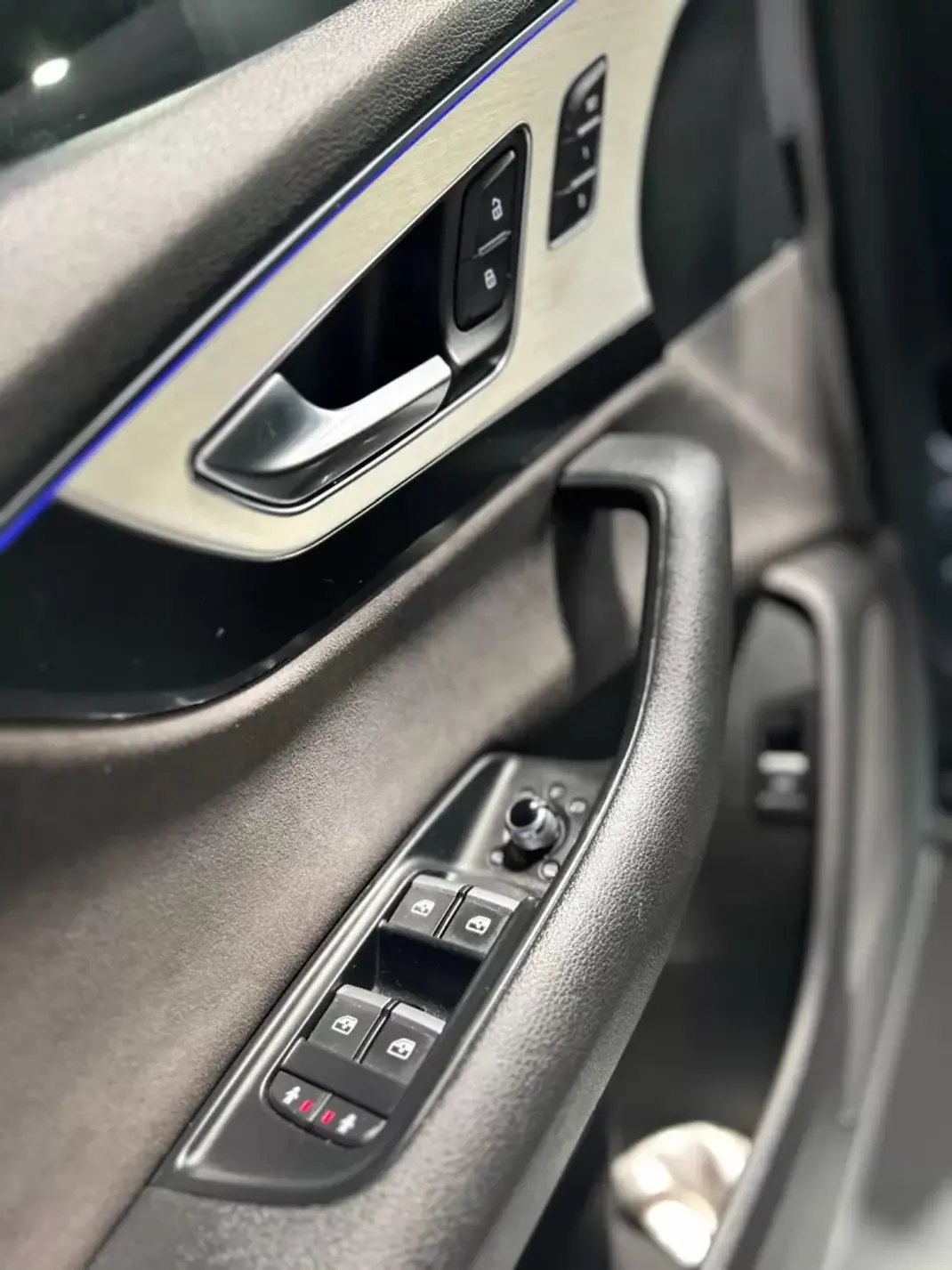 Audi Q7 2016 - 41000 EUR, 139000 km - AUTO.MOTO.pt - 139000km - foto 31 de 44