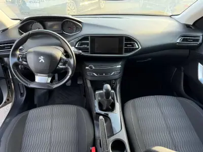 Peugeot 308 SW 2015 - 12900 EUR, 162000 km - AUTO.MOTO.pt - 162000km - foto 9 de 13